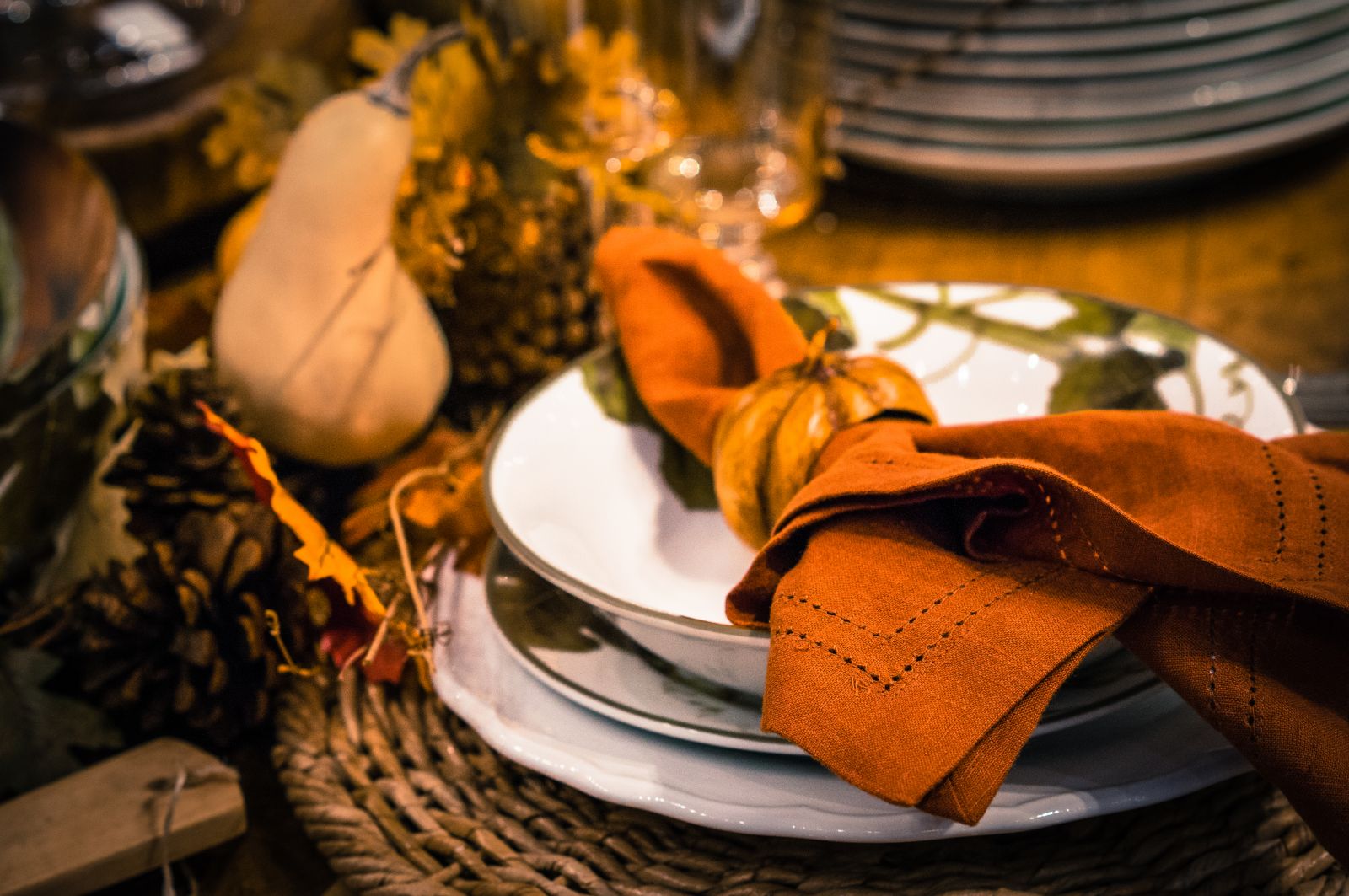 Pumpkins & Thanksgiving - thanksgiving-table-decoration-SBI-300781381