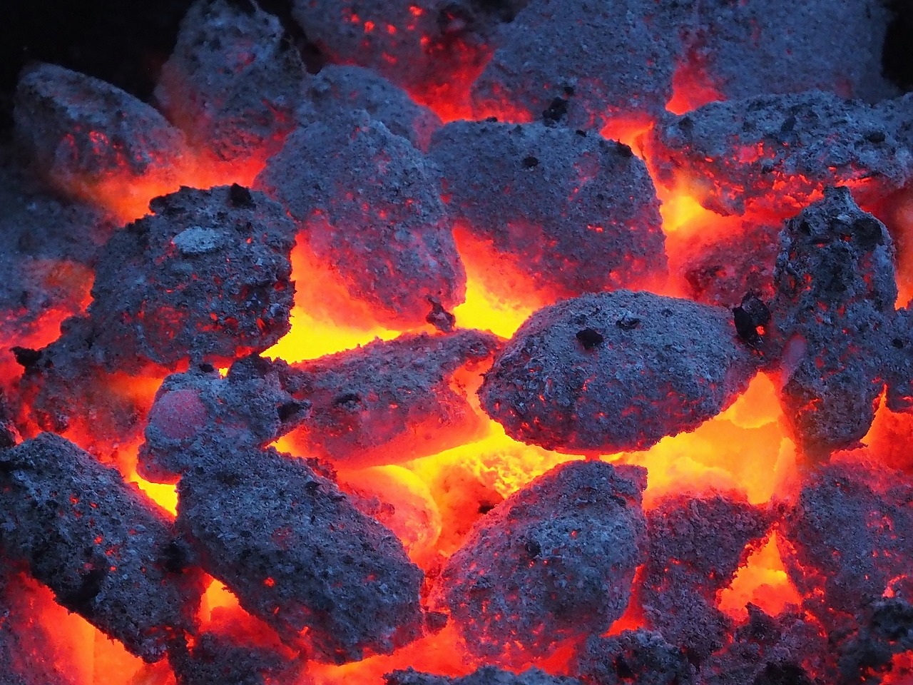 Coal - Burning coal embers by Diddi4 via Pixabay