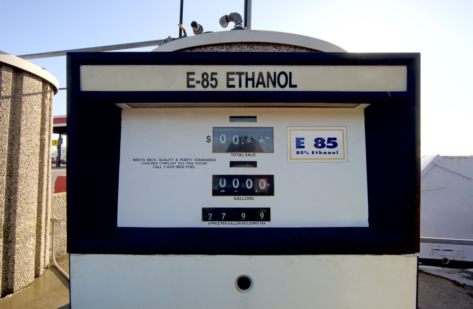 Oil - E85 pump by Carolina K Smith MD via Shutterstock