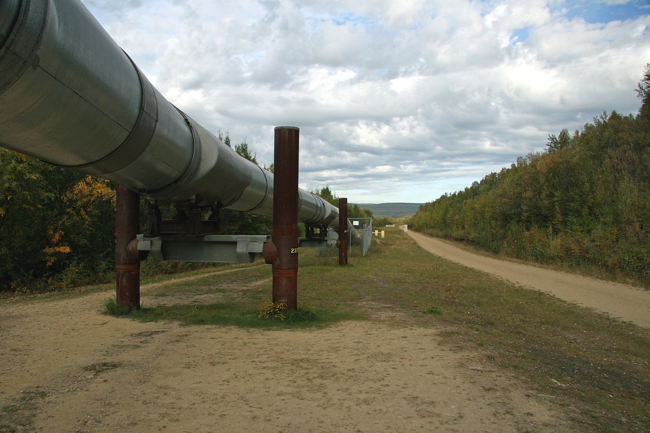 Oil - Oil pipeline in alaska via Pixabay