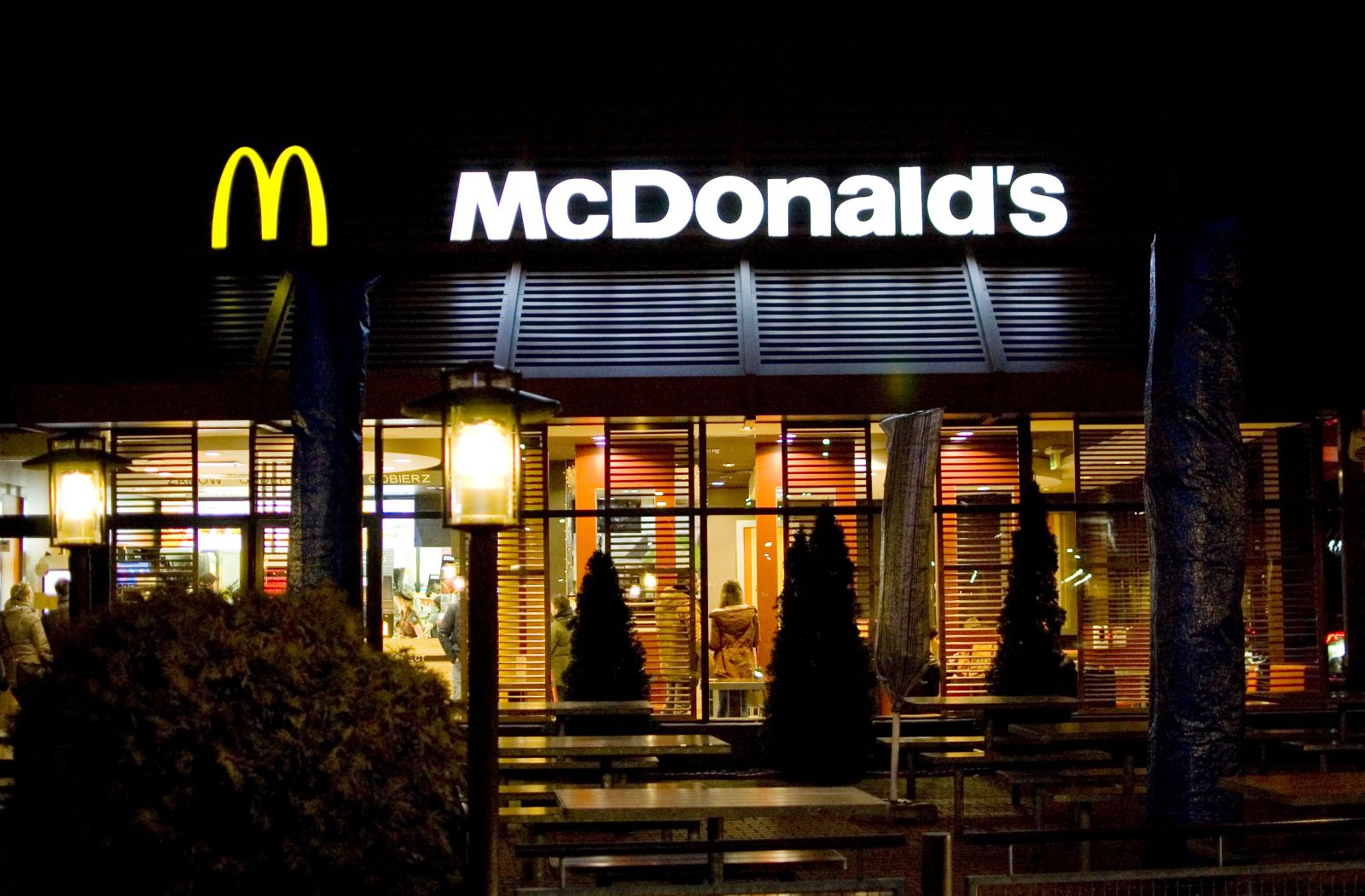 Food, Bev & Cannabis - McDonalds at night by Magdalena Wygralak via iStock