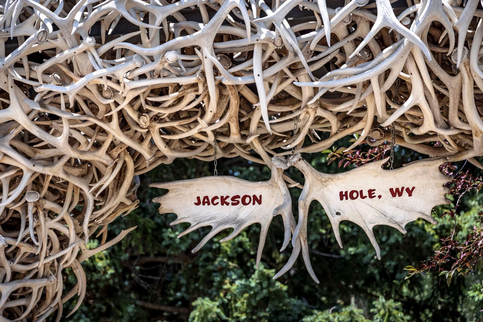 3 ETFs to Buy Before Jackson Hole (and 1 Group of Stocks to Sell)