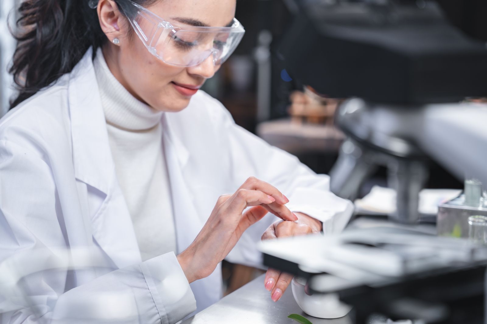 Beauty pharmaceutical research by Chokniti-Studio via Shutterstock