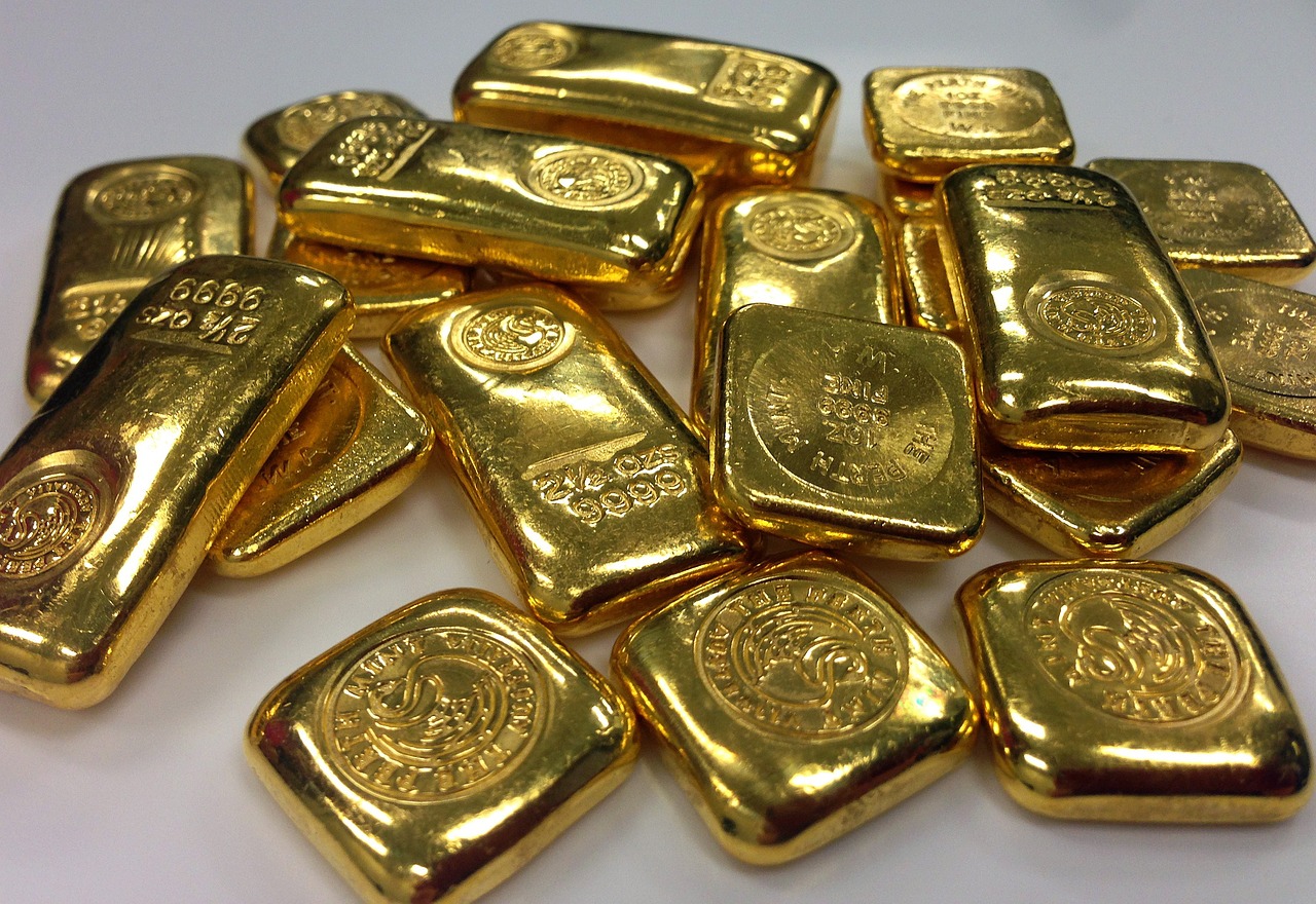 Metals - Gold bullion rounded by istara via Pixabay