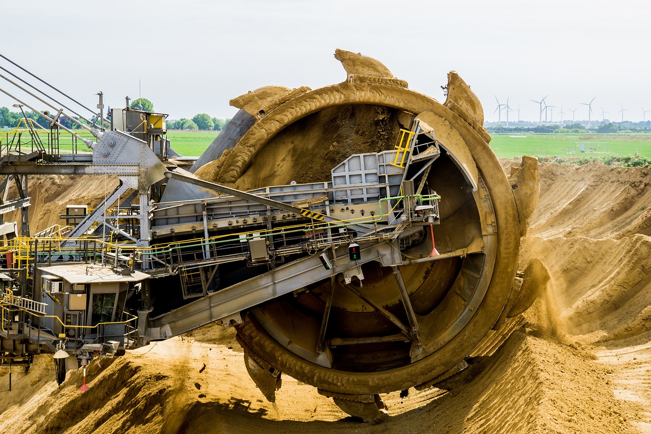 Mining Equipment - Bucket wheel excavator mining by Dorothe via Pixabay