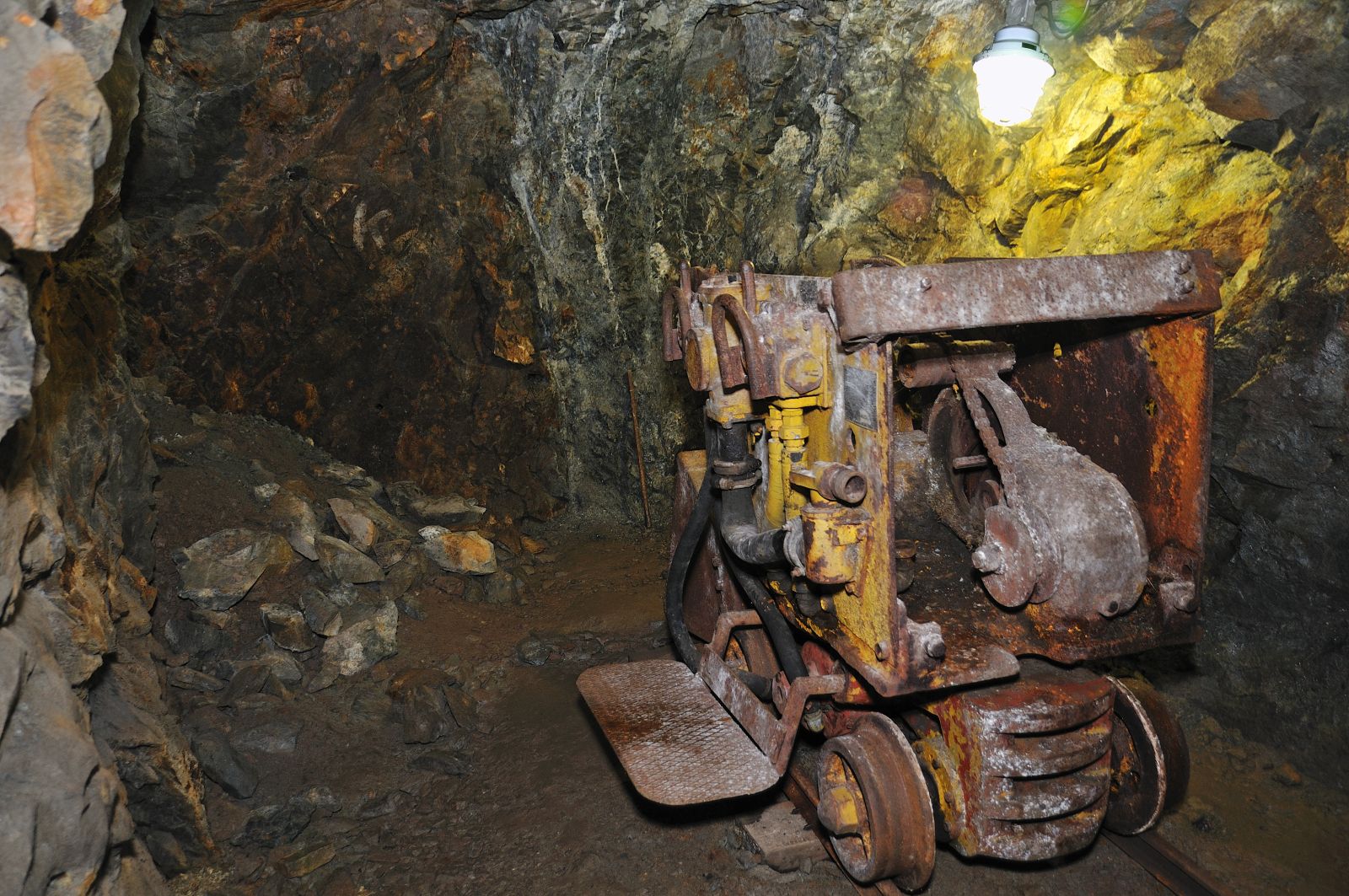 Uranium - Uranium minning underground by Pavel Kosek via Shutterstock