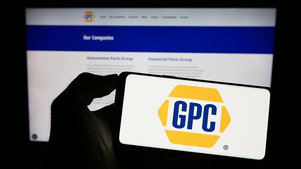 Genuine Parts Co_ phone and website by- T_Scneider via Shutterstock