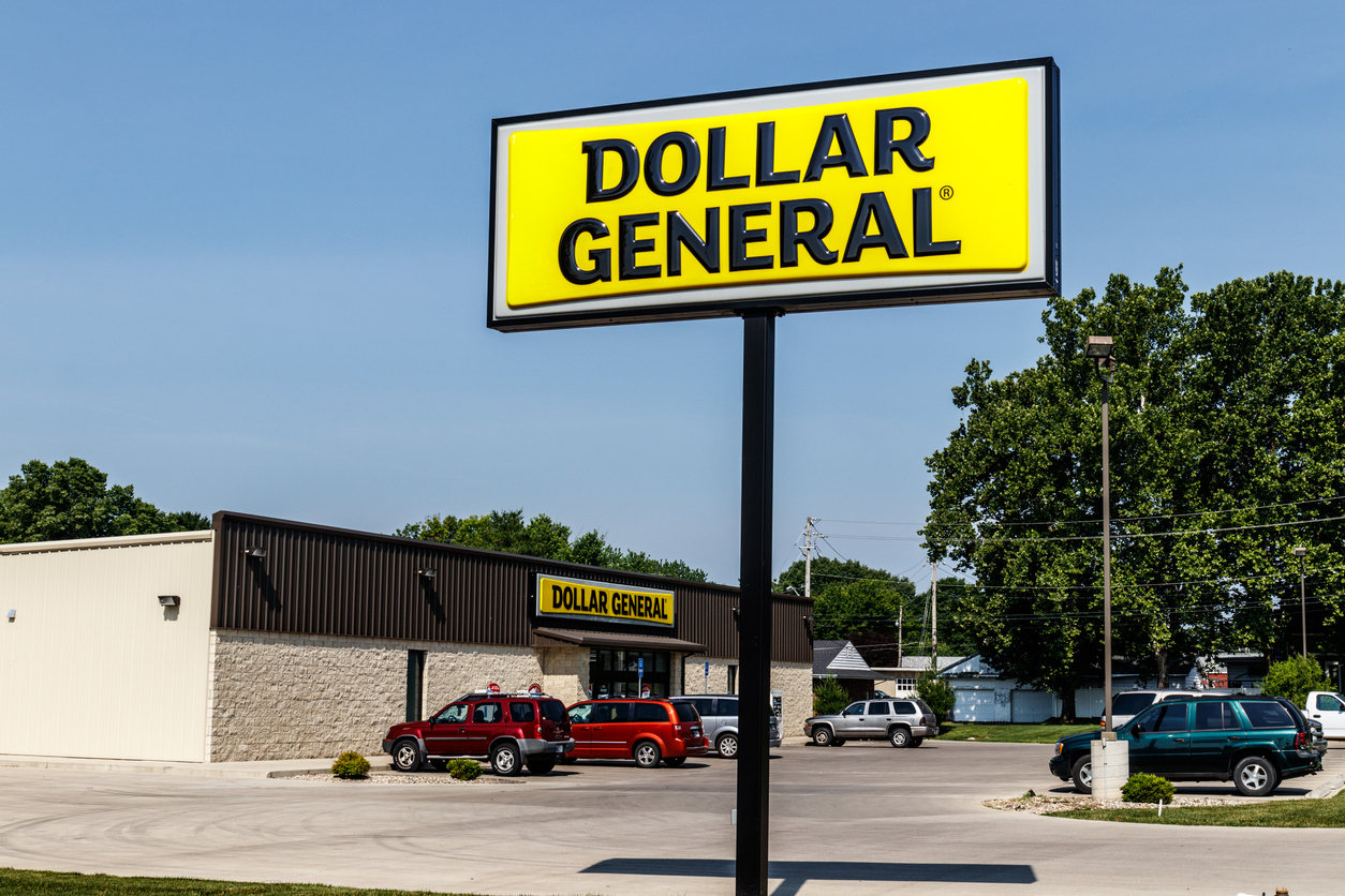 Dollar General Corp_ logo by- jetcityimage via iStock