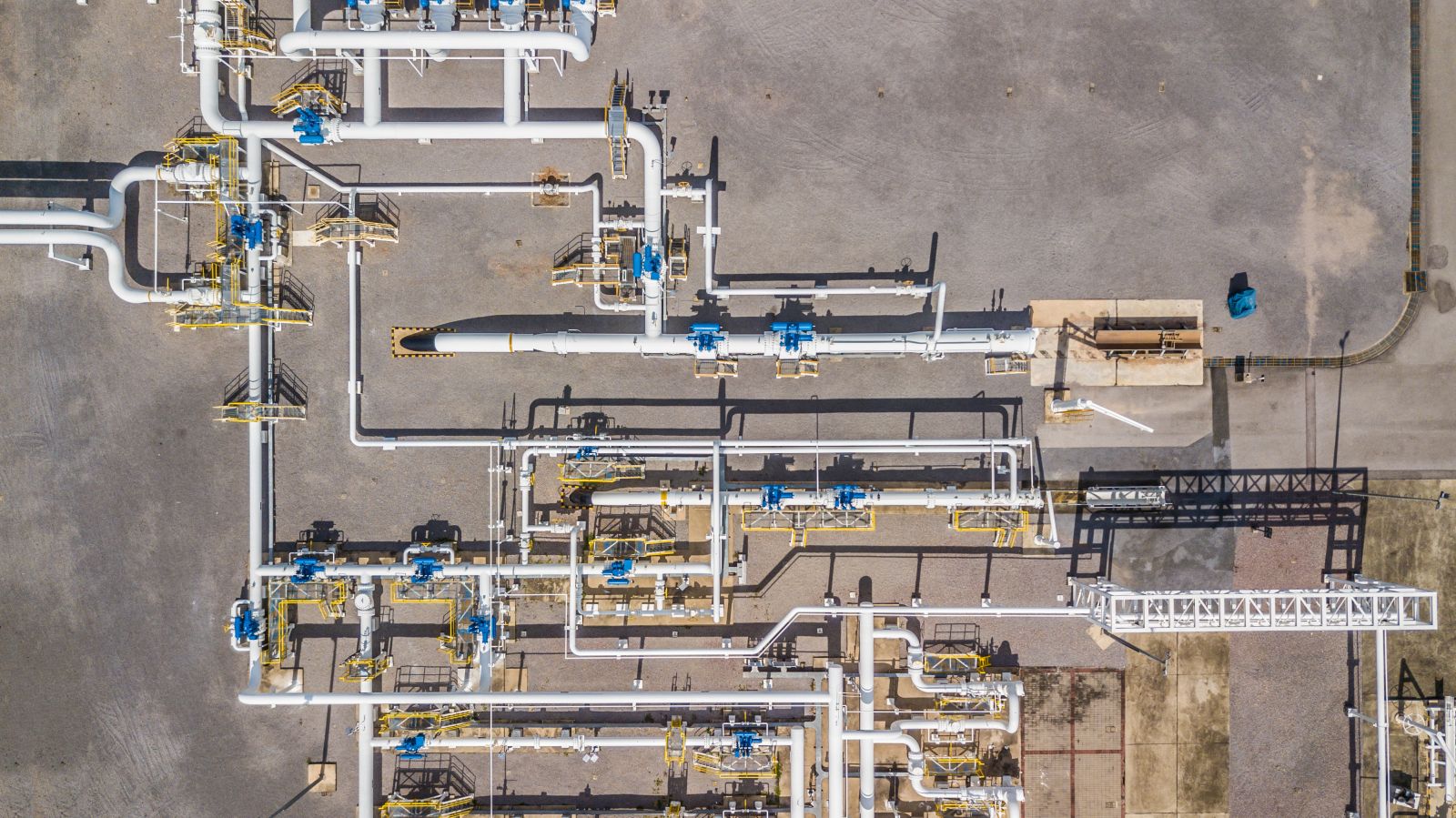 Aerial top view natural gas pipeline stop valves by Kalyakan via Adobe Stock