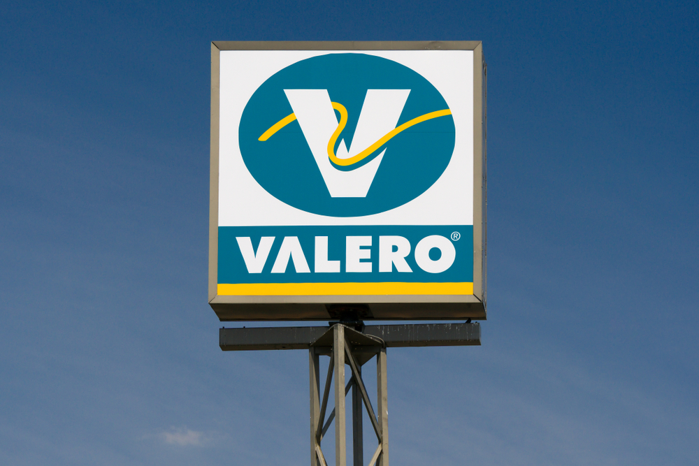 Energy - Valero Energy Corp_ logo- by Ken Wolter via Shutterstock