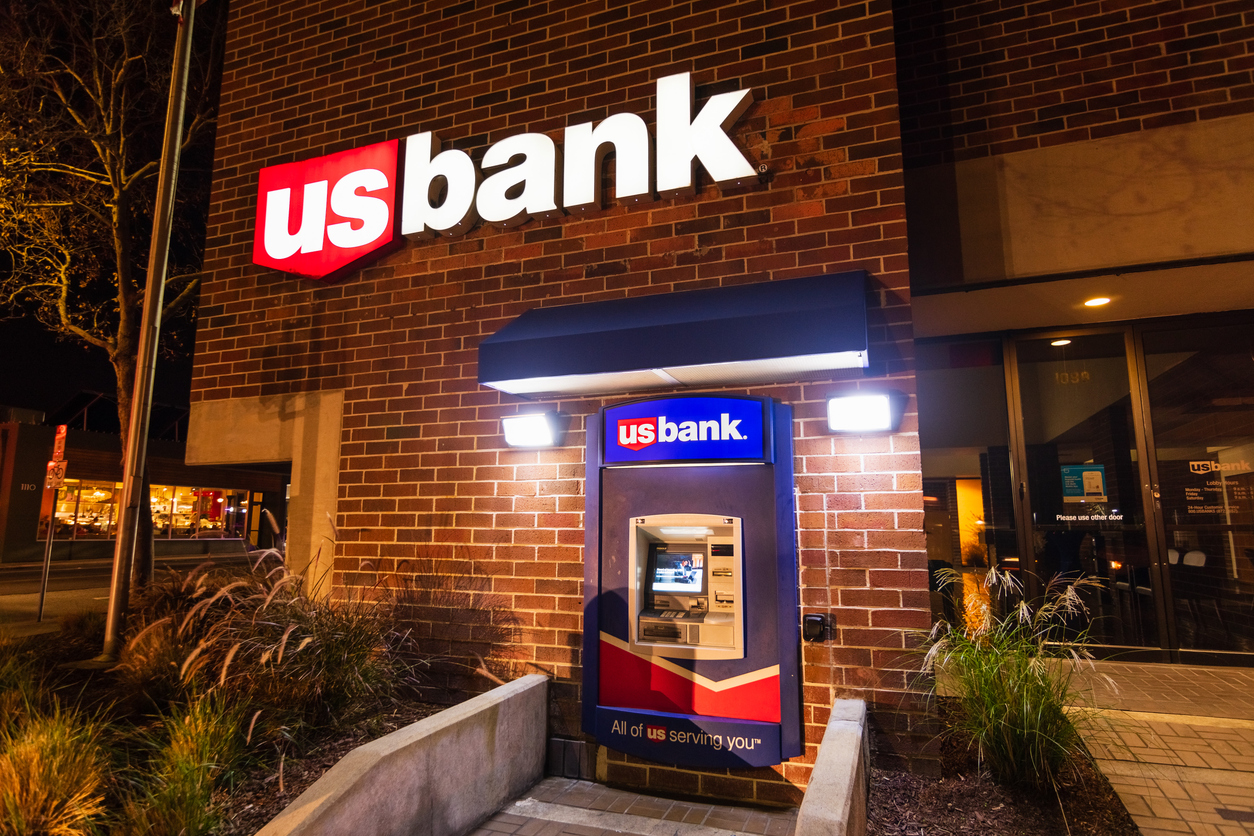 Financial (names J - Z) - U_S_ Bancorp_ atm at night-by Sundry Photography via iStock