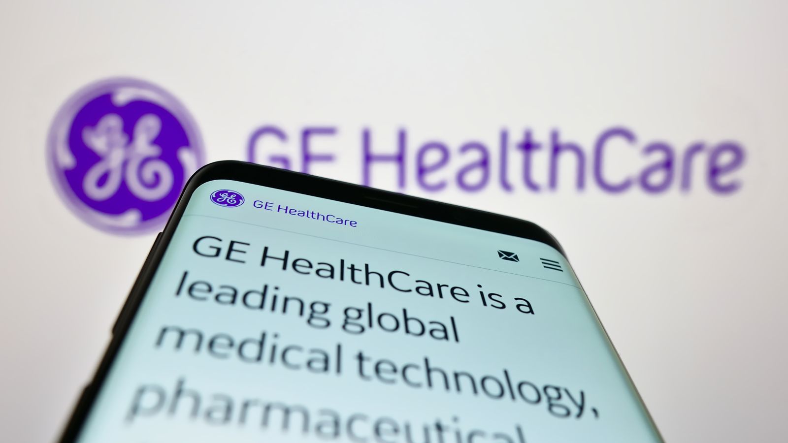 Are Wall Street Analysts Predicting GE HealthCare Stock Will Climb or Sink?