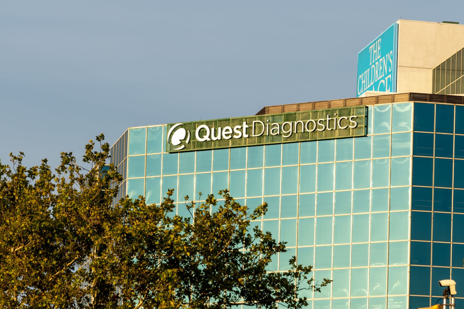 Quest Diagnostics Stock: Is Wall Street Bullish or Bearish?