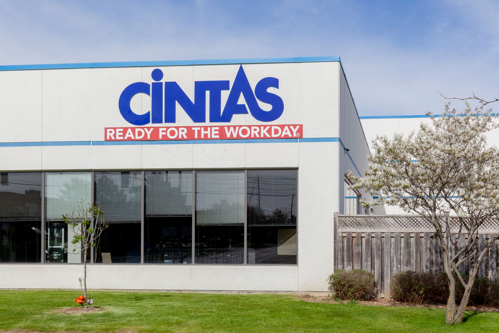 Are Wall Street Analysts Bullish on Cintas Stock?