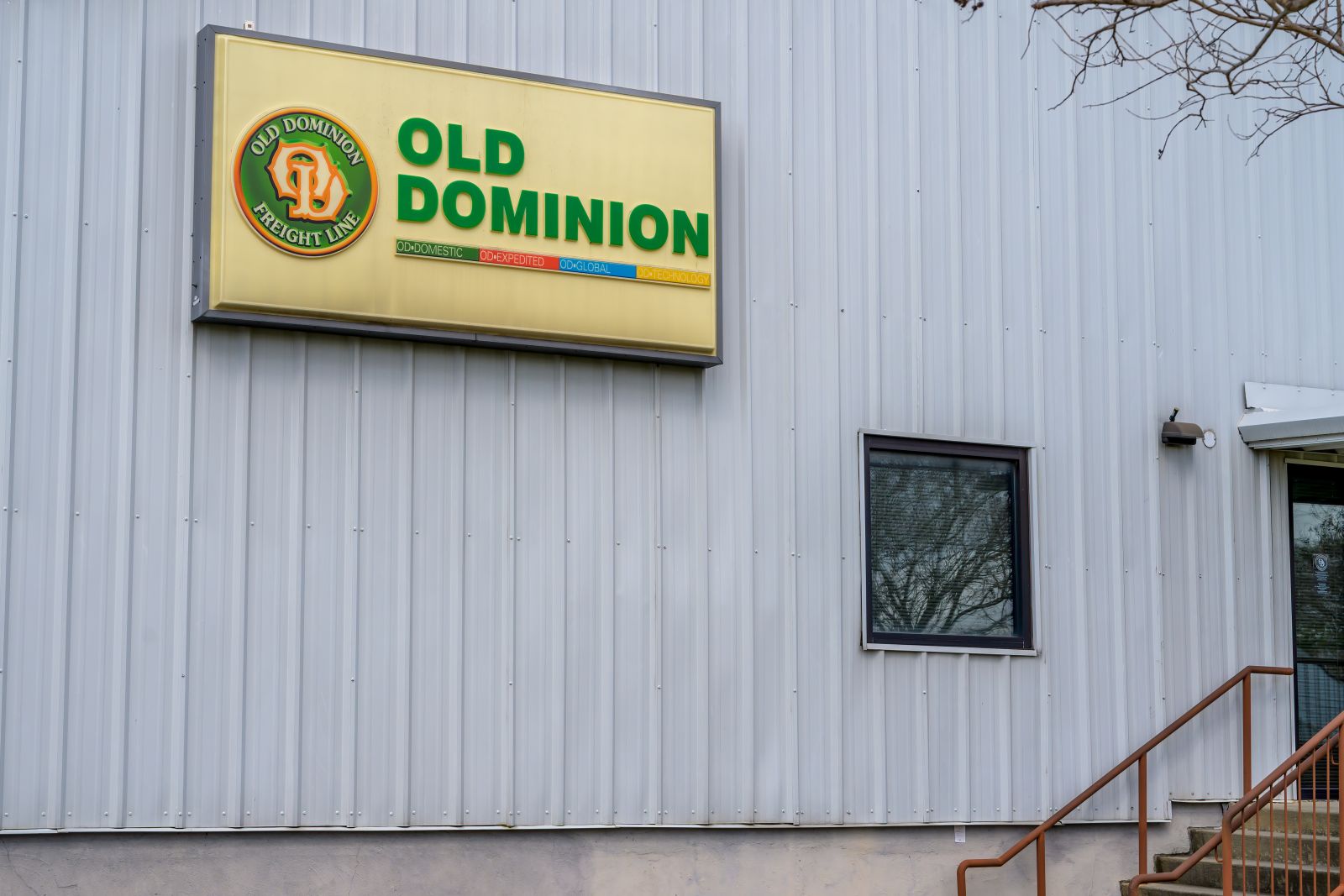 Old Dominion Freight Line Stock Outlook: Is Wall Street Bullish or Bearish?