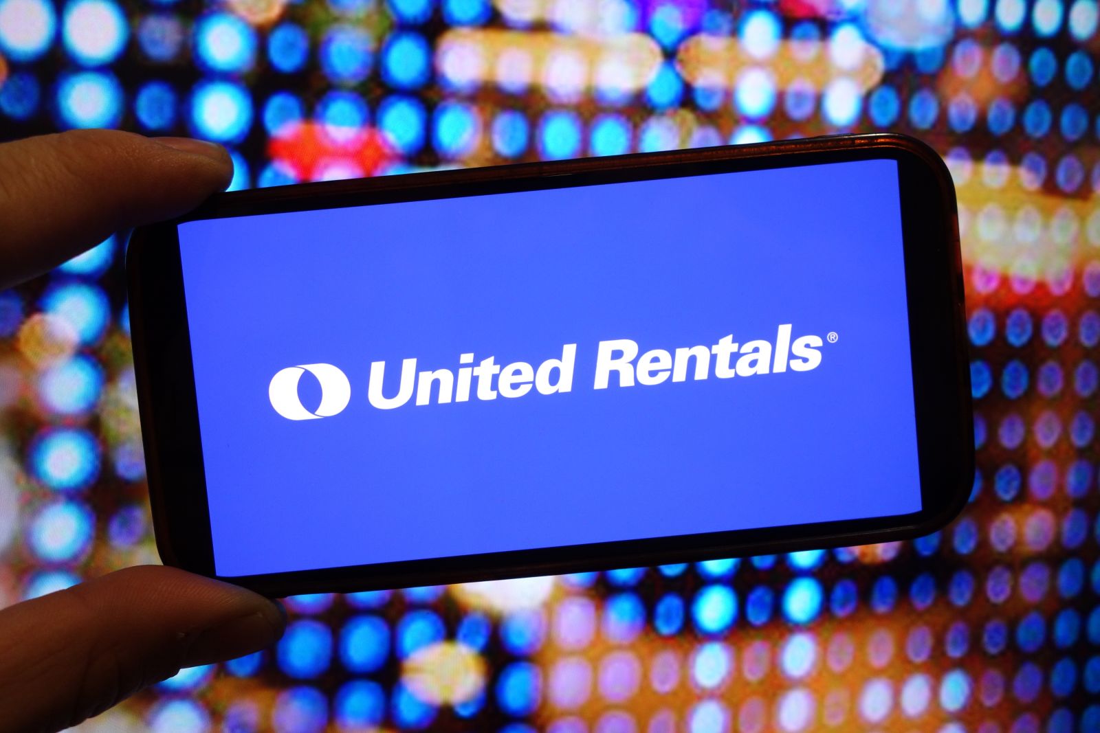 Are Wall Street Analysts Predicting United Rentals Stock Will Climb or Sink?