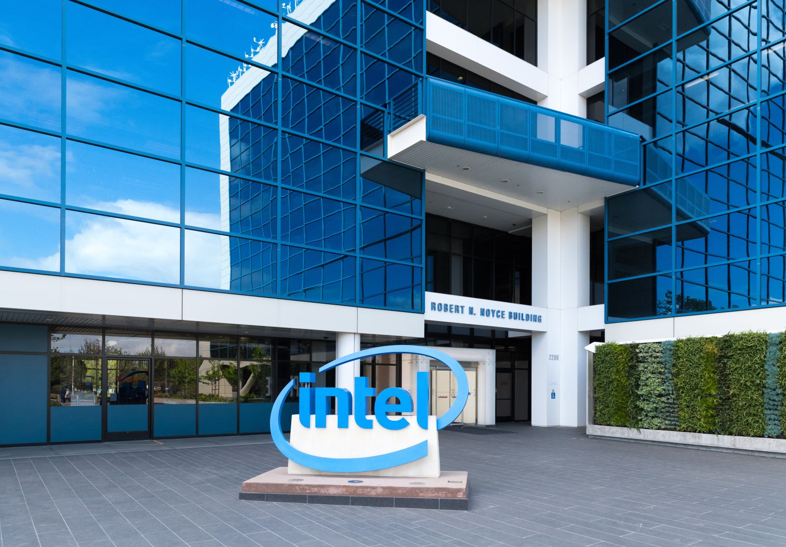 Intel Stock Is Down, But Put Premiums are High - Put Short Sellers Love the High Yields