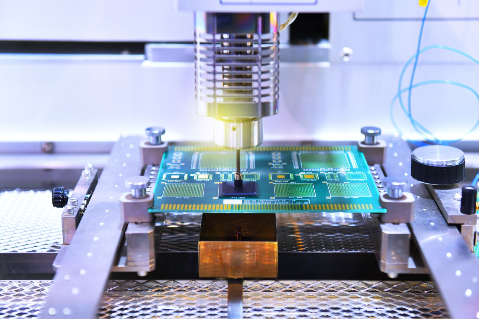 Soldering chip components on PCB circuit board by I Viewfinder via Adobe Stock