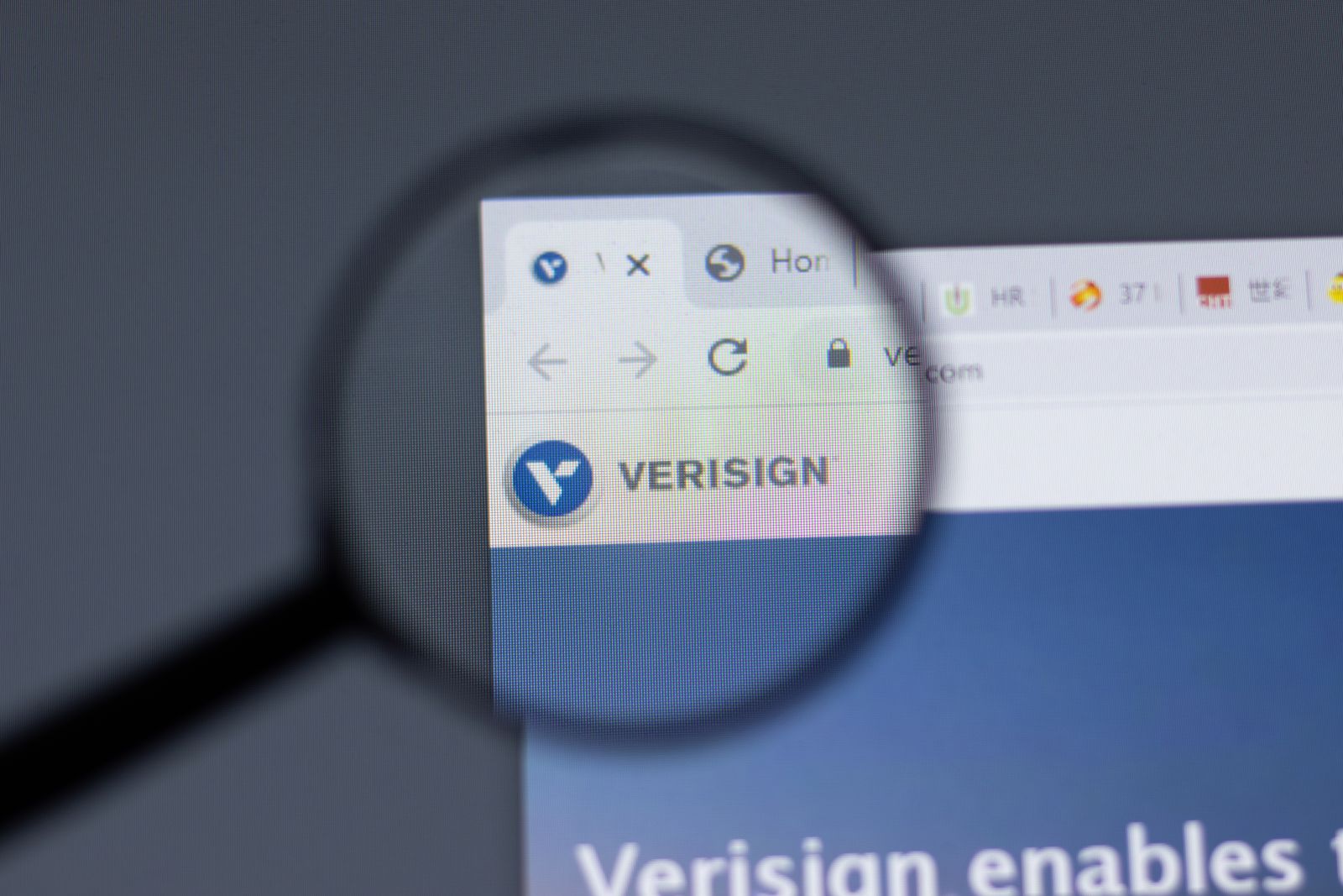 Are Wall Street Analysts Bullish on VeriSign Stock?