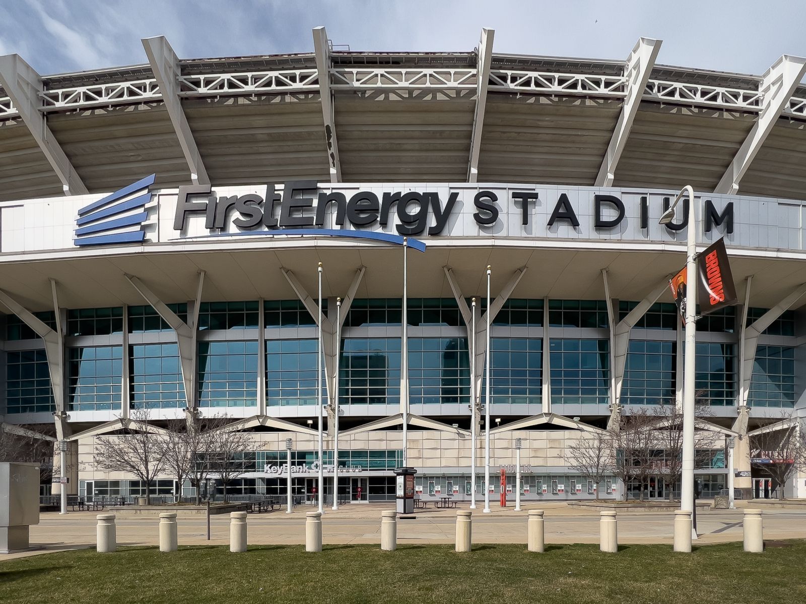 What Are Wall Street Analysts' Target Price for FirstEnergy Stock?