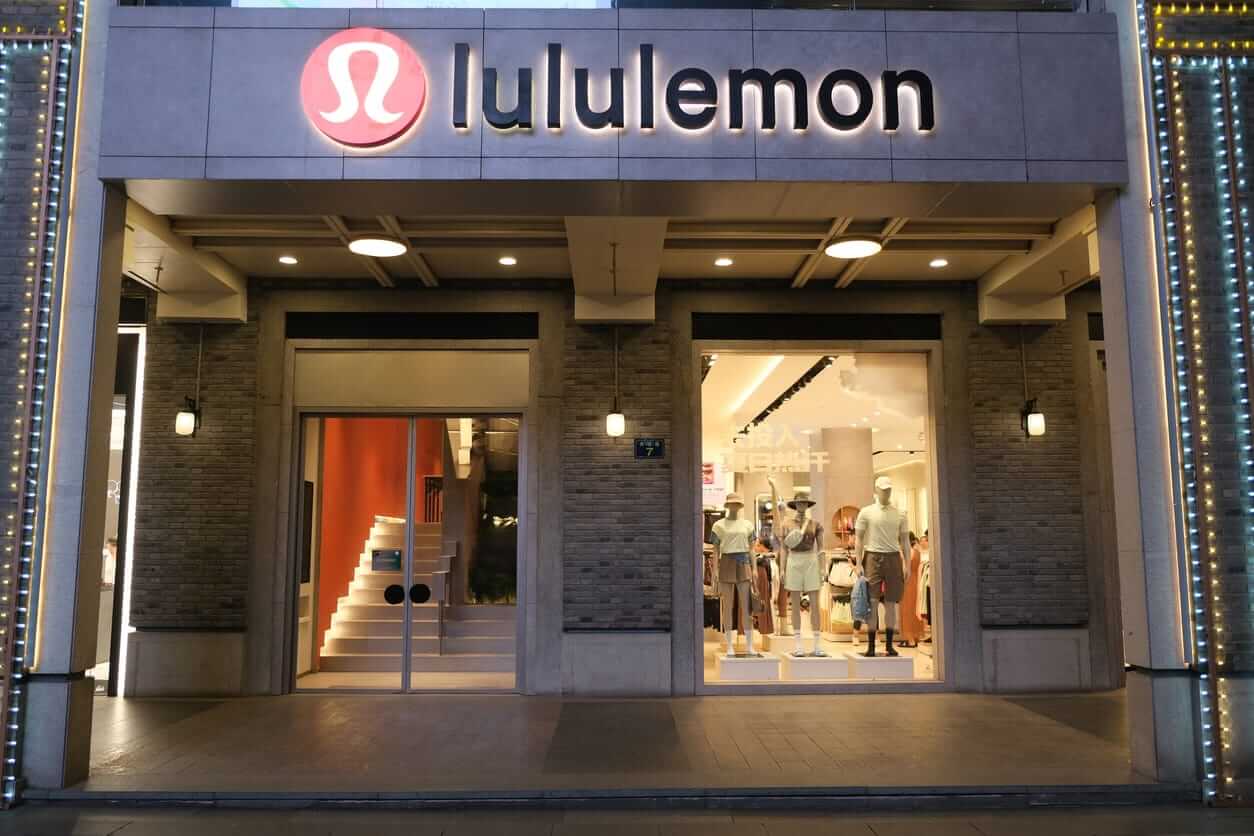 lululemon athletica Stock: Is LULU Underperforming the Consumer Discretionary Se...