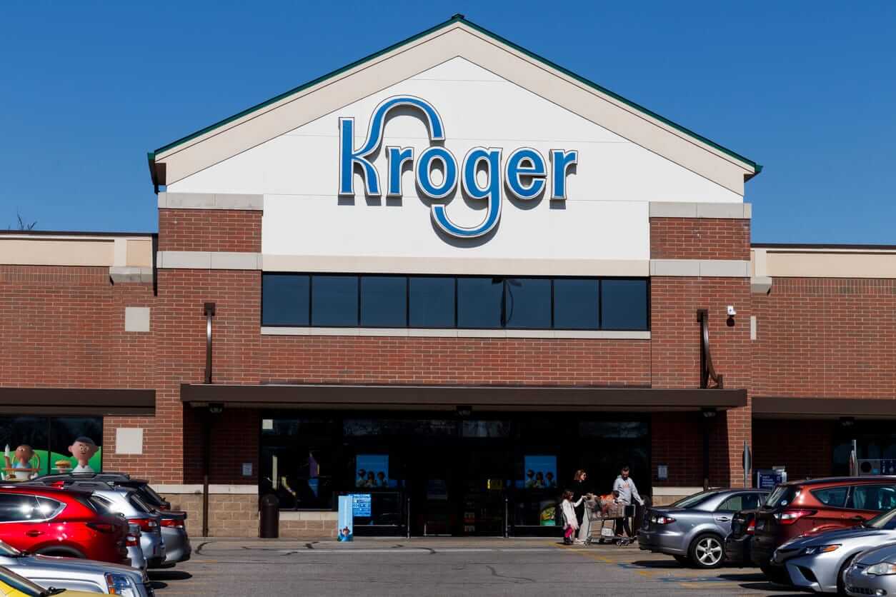 Is Kroger Stock Underperforming the S&P 500?