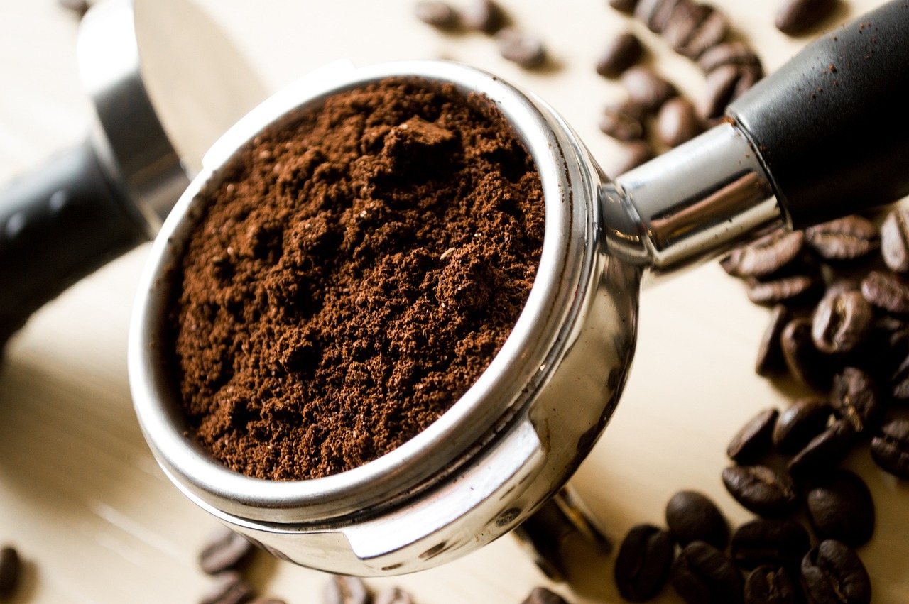 Coffee - Coffee grounds in espresso machine by Eliasfalla via Pixabay