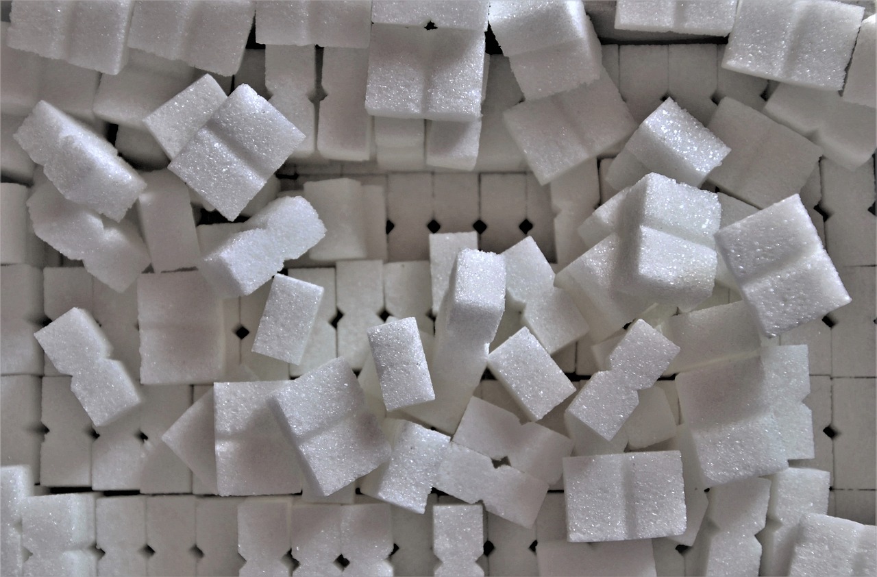Sugar - Many sugar cubes in pile by Pasja1000 via Pixabay