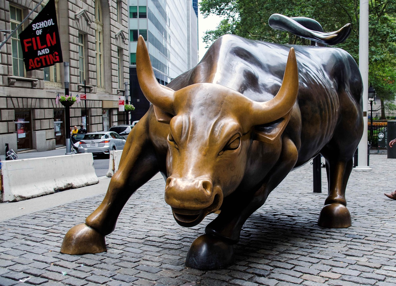 Bull & Bear - Bull on Wall Street by Alexander Naumann via Pixabay