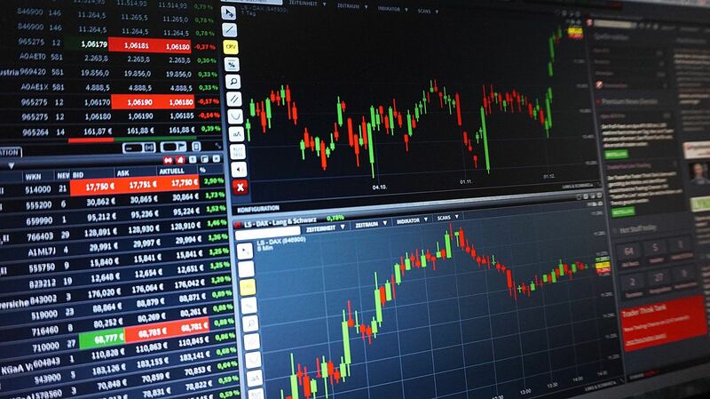 Charts, tickers, traders - Chart with Stocks and Commodities