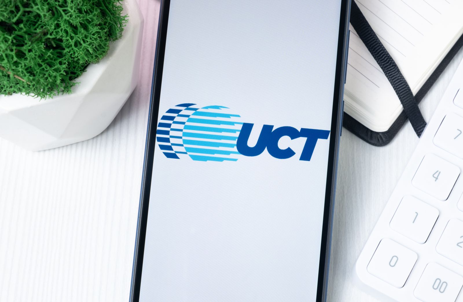 The logo for Ultra Clean displayed on a smartphone screen by Postmodern Studio via Adobe Stock