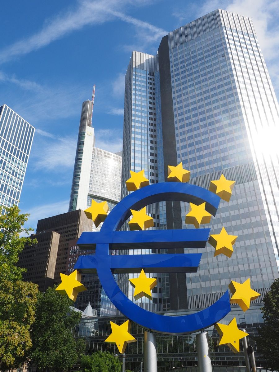 ECB logo sign during daytime by Hans via Pixabay