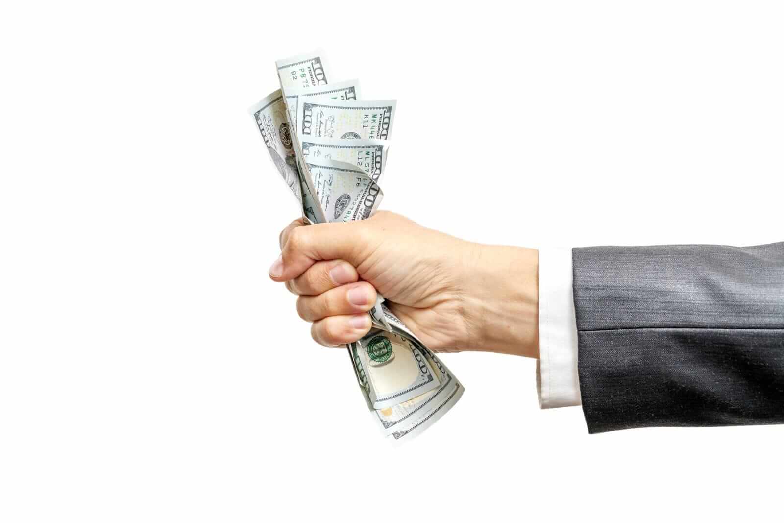 Dollar Climbs as Global Trade Tensions Ease