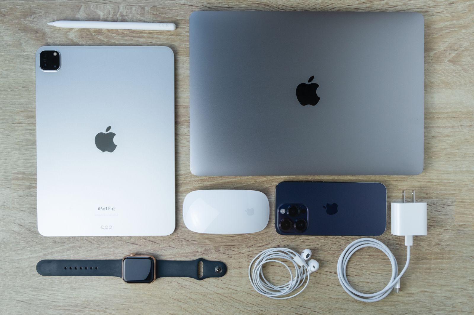 Tech (Ecommerce, Social Media, etc.) - Apple products on desk by Ake Ngiamsanguan via iStock