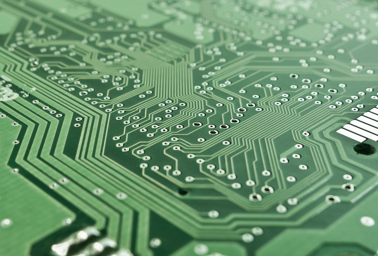 Computer board micro chip green by blickpixel via Pixabay