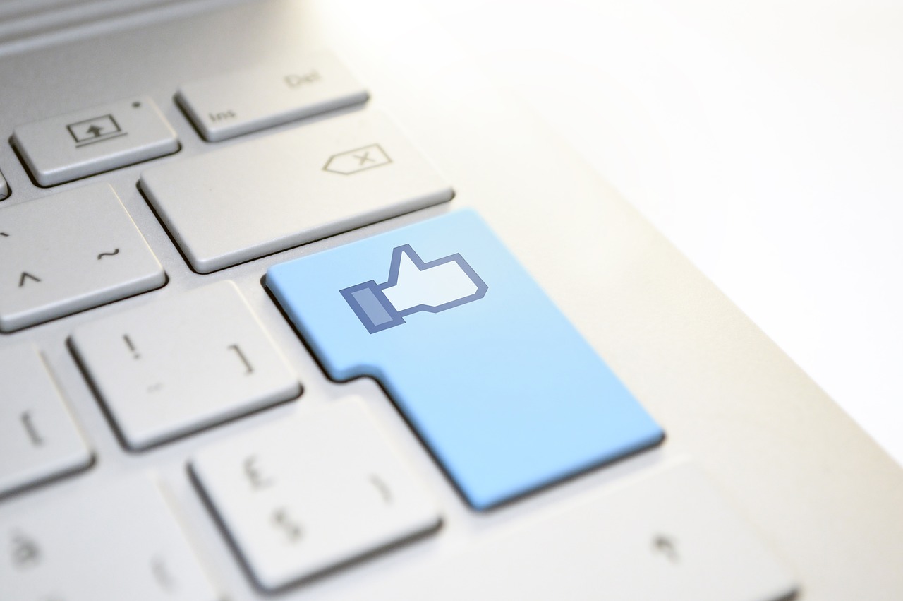 Tech (Ecommerce, Social Media, etc.) - Facebook like button on keyboard by athree23 via Pixabay