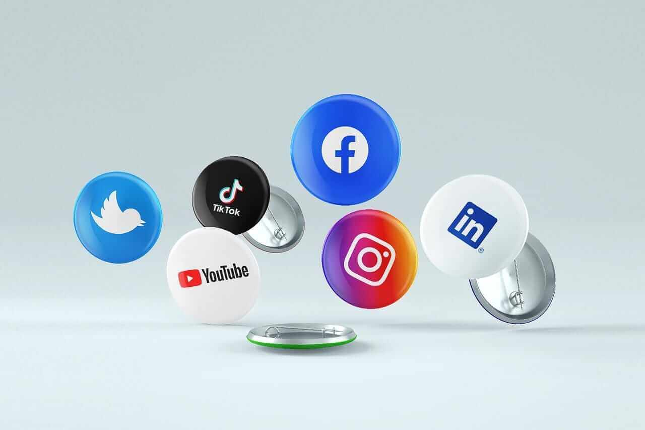 Ssocial media buttons by Biljana Jovanovic via Pixabay