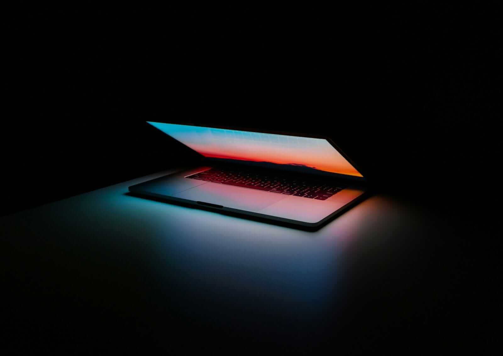 Tecnology grey and black laptop on surface by Ales Nesetril via Unsplash