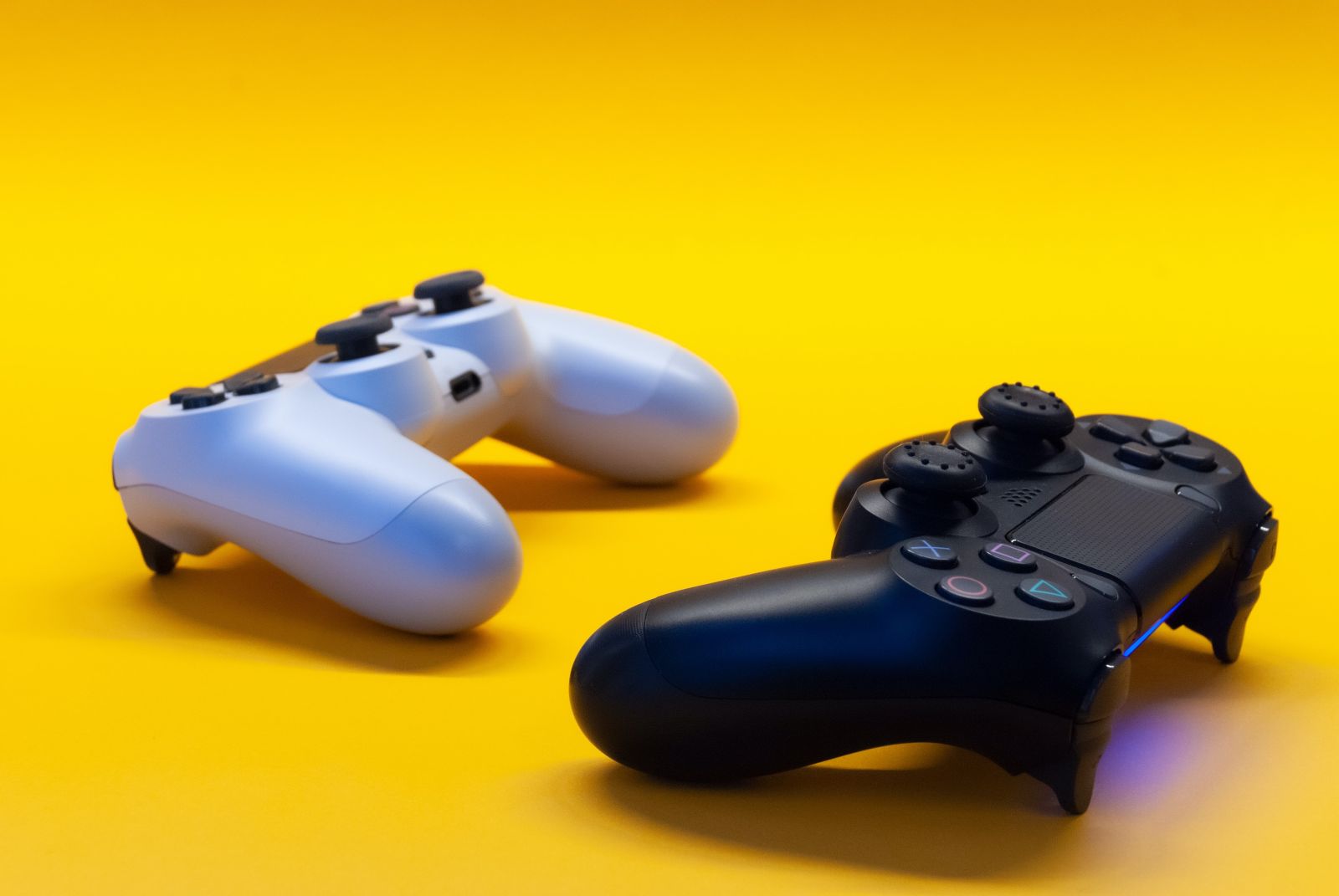 Tech (Ecommerce, Social Media, etc.) - Video Game Controllers