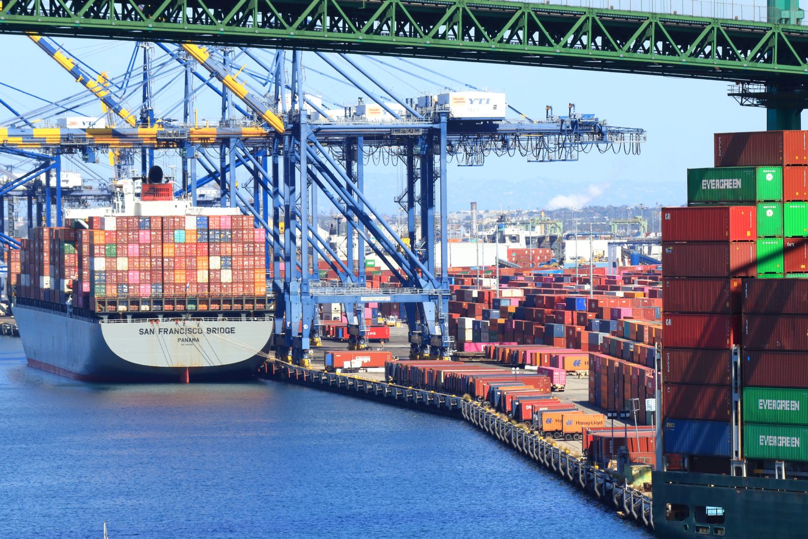 World Trade - Cargo-Port 2